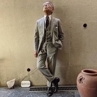 С чем носить серый костюм-тройку