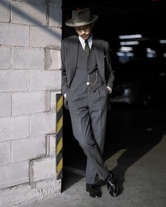 С чем носить серый костюм-тройку