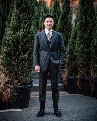 С чем носить серый костюм-тройку