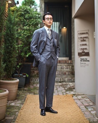 С чем носить серый костюм-тройку