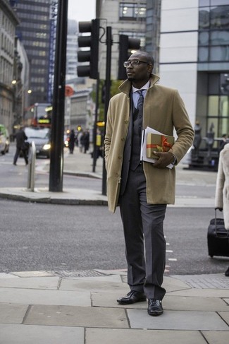 Какие длинные пальто носить с серым костюмом-тройкой