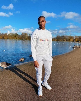 С чем носить серый спортивный костюм мужчине