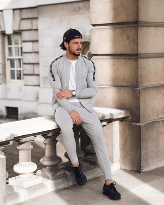 С чем носить серый спортивный костюм мужчине