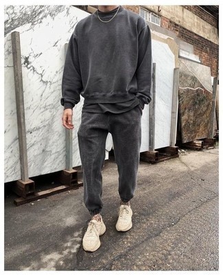 С чем носить серый спортивный костюм мужчине