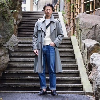 Какие лоферы носить с серым плащом мужчине