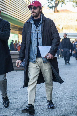 Какие водолазки носить с серым плащом мужчине