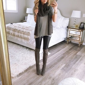 Какие ботфорты носить с серой туникой