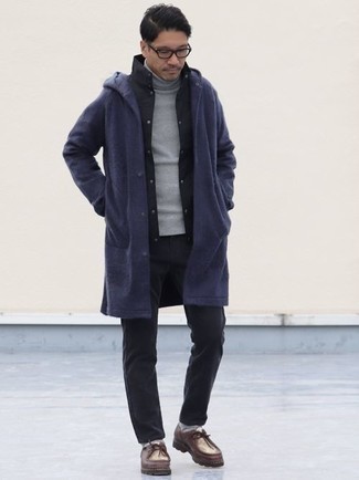 Как носить серую водолазку с черной курткой без рукавов мужчине