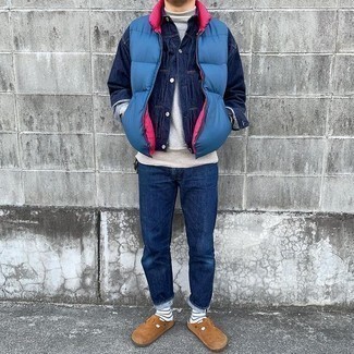 Как носить серую водолазку с синими джинсами мужчине