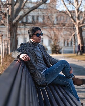 Как носить серую водолазку с синими джинсами мужчине