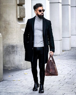 Как носить серую водолазку с синими джинсами мужчине