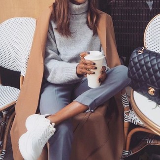 Как носить серую водолазку с серыми классическими брюками женщине