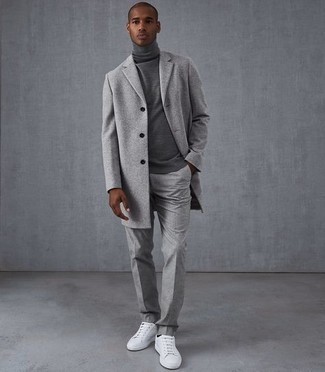 Как носить серую водолазку с серым длинным пальто