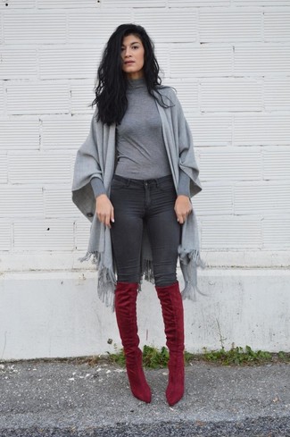 С чем носить серую водолазку женщине