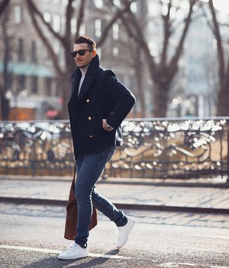 Как носить серую водолазку с темно-синим полупальто