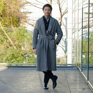 Как носить серую водолазку с темно-синей курткой-рубашкой мужчине