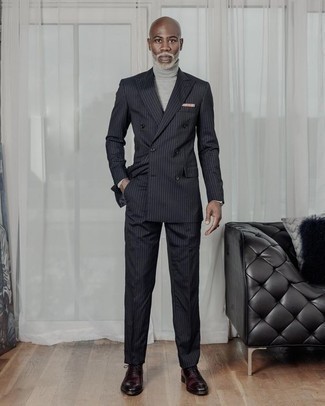 Какие костюмы носить с серой водолазкой