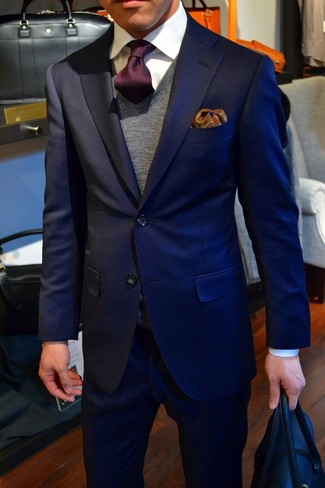 Какие пиджаки носить с серым свитером с v-образным вырезом мужчине