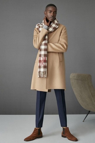 С чем носить серый свитер с v-образным вырезом мужчине