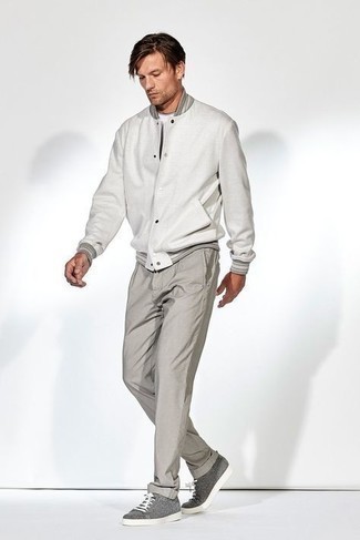 С чем носить серую университетскую куртку мужчине