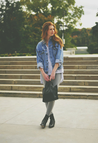 С чем носить серую блузку в вертикальную полоску