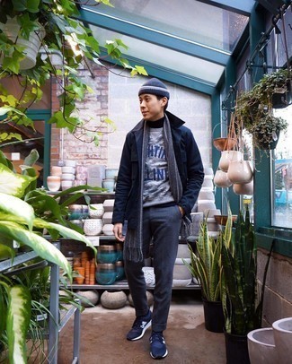 С чем носить серый шарф в вертикальную полоску мужчине