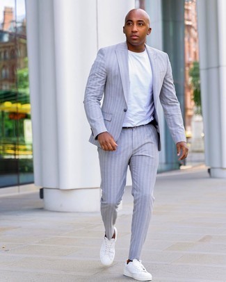 С чем носить серый костюм в вертикальную полоску