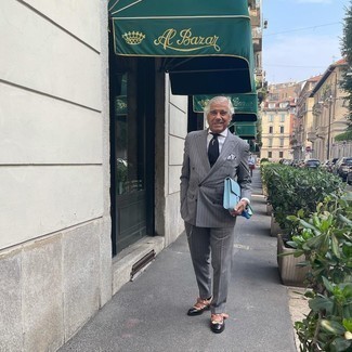 С чем носить серый костюм в вертикальную полоску