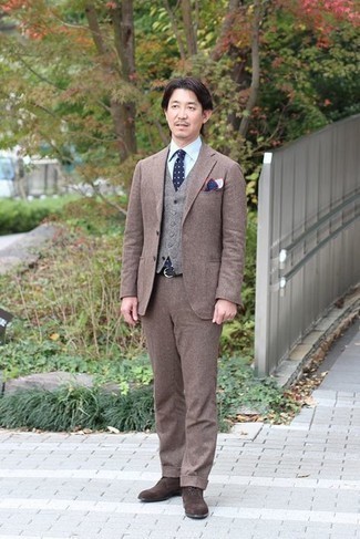 Какие ботинки дезерты носить с серым жилетом