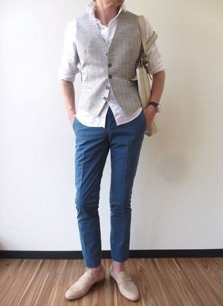 С чем носить серый жилет в стиле смарт-кэжуал