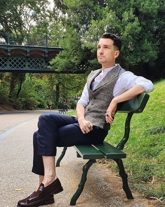 С чем носить серый жилет лето