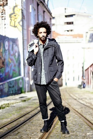 Какие брюки чинос носить с серой ветровкой