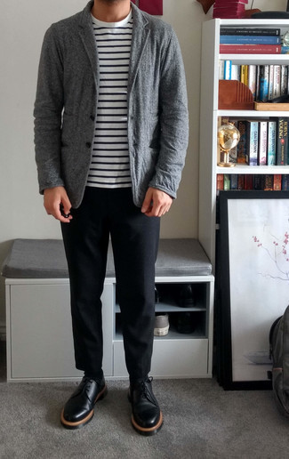 Как носить серый шерстяной пиджак с черными брюками чинос