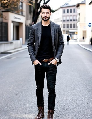 Как носить серый шерстяной пиджак с черными джинсами мужчине