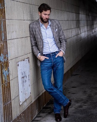 Как носить серый шерстяной пиджак с синими джинсами мужчине