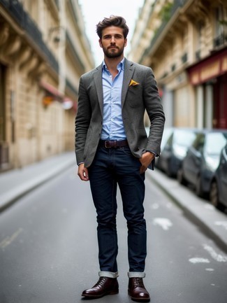 Как носить серый шерстяной пиджак с коричневыми кожаными повседневными ботинками мужчине