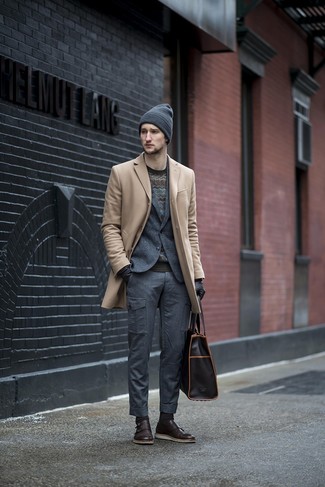 Как носить серый шерстяной пиджак с темно-серыми брюками карго