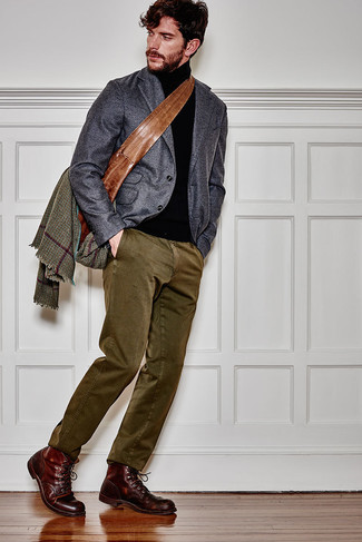 Как носить серый шерстяной пиджак с темно-зелеными брюками чинос