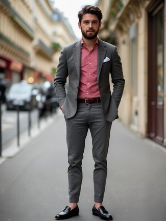 Как носить серый шерстяной пиджак с серыми классическими брюками мужчине