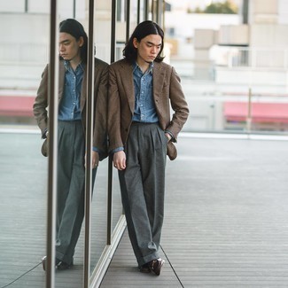 С чем носить серые шерстяные классические брюки мужчине