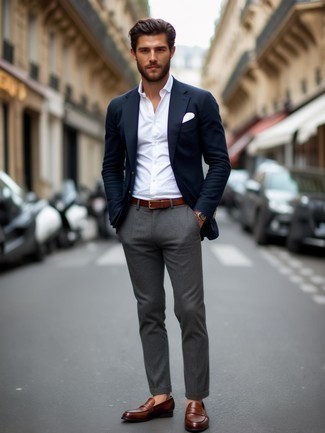 С чем носить серые шерстяные классические брюки мужчине