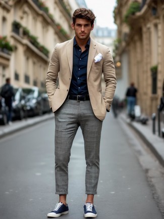 С чем носить серые шерстяные классические брюки мужчине