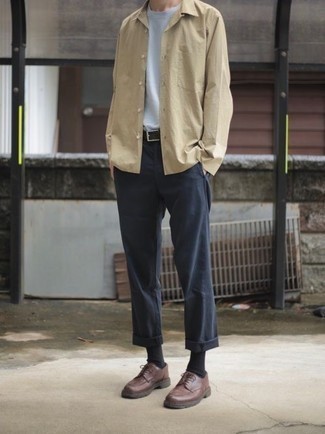 С чем носить серый плетеный ремень из плотной ткани мужчине