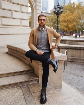 Какие повседневные ботинки носить с серым свитером с воротником на молнии мужчине