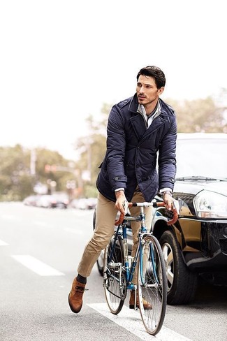 С чем носить серый свитер с воротником на молнии мужчине