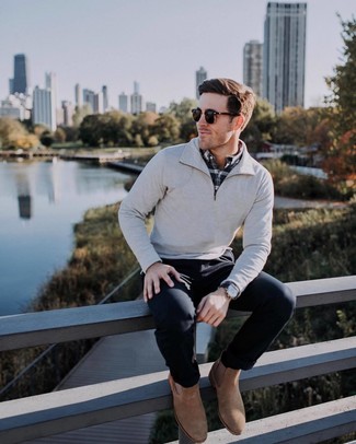С чем носить серый свитер с воротником на молнии мужчине