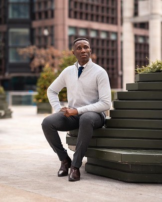 С чем носить серый свитер с воротником на молнии мужчине