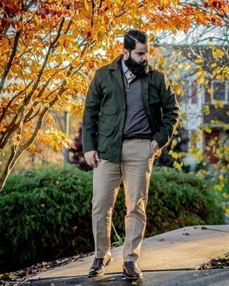 С чем носить серый свитер с воротником на молнии мужчине