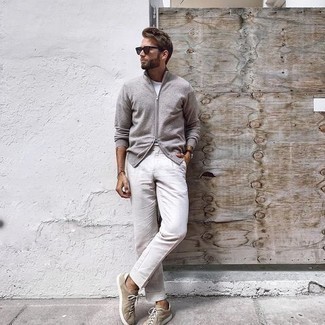 Как носить серый свитер на молнии с белыми брюками чинос
