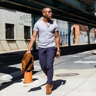 Как носить футболку на пуговицах с брюками карго